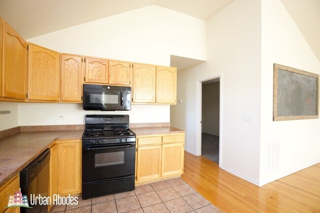 Photo - 2220 W Grand Ave Unit 2