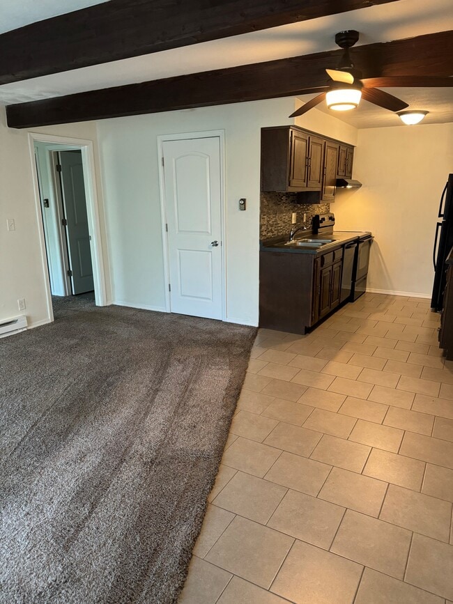 Kitchen - 1614 N Parkway Dr Apartment Unit 1