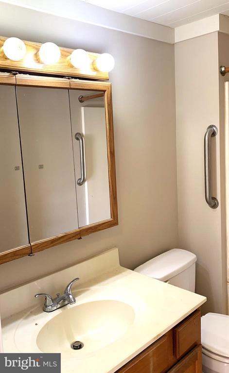 Photo - 90 Charles Way