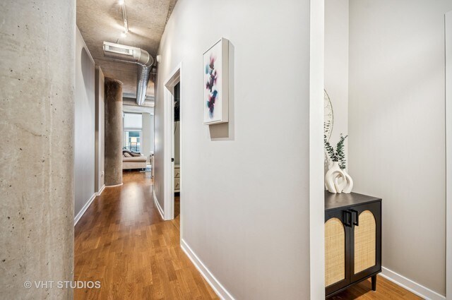 Photo - 700 N Larrabee St