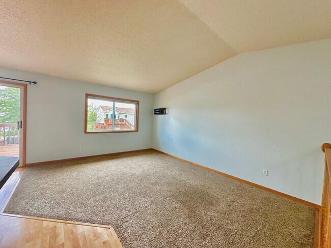 Photo - 3 Bed, 2 Bath Twinhome!