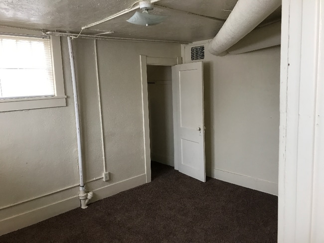 Photo - 945 E 3rd St Unidad walk out bsmt