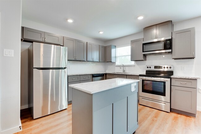 Photo - 8635 Sunderland Rd