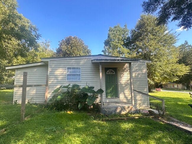 Building Photo - 2/1 Energy Efficient Cottage in Cantonment
