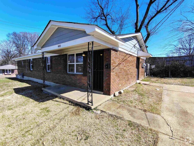 Building Photo - 802 Pendleton St Rental