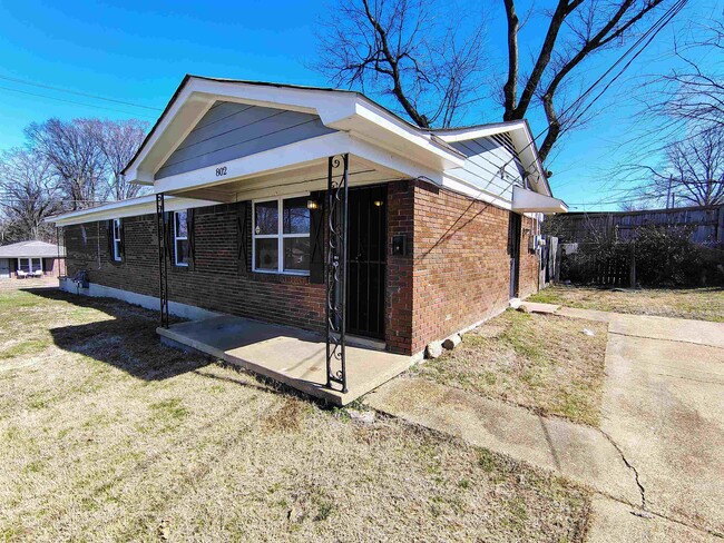Building Photo - 802 PENDLETON St Rental