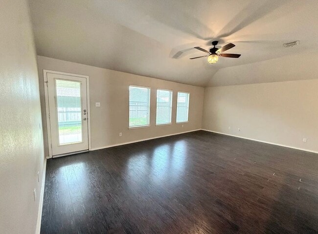 Photo - 506 Mustang Trail