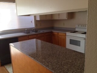 Photo - NICE TOWNHOUSE IN VILLA TOWNE HOMES COMMUNITY!