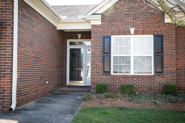Photo - 2409 Old Towne Dr