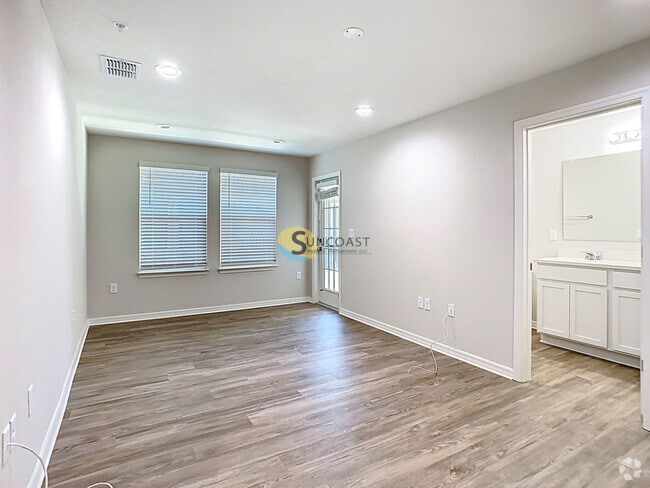 Building Photo - 3821 SW 43rd Ct Unit 100-8 Rental