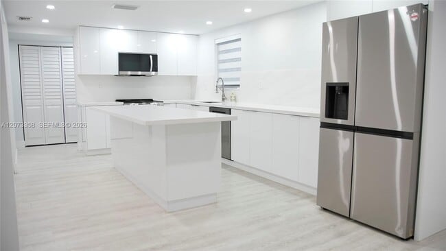 Building Photo - 9357 Fontainebleau Blvd Unit D309