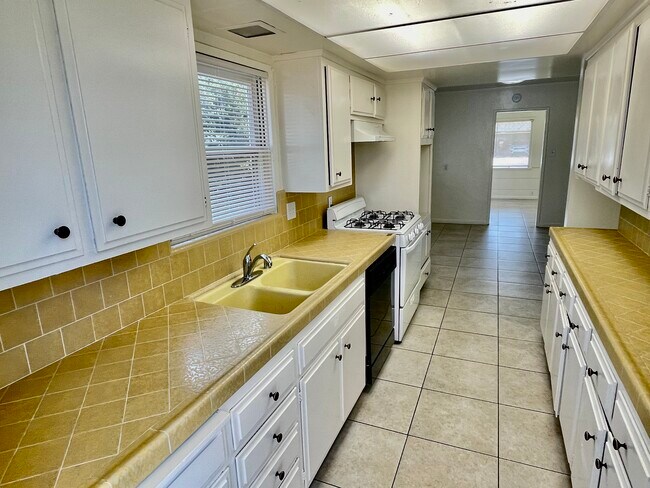 Photo - 5769 Eugene St