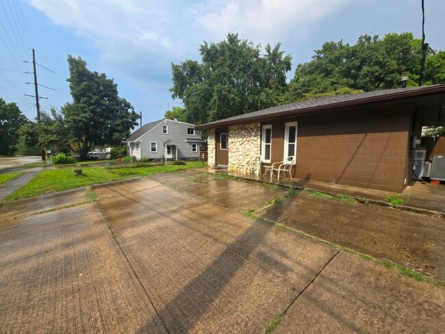 Photo - 811 Marvin St