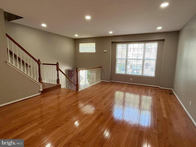 Photo - 225 Yorktown Ct