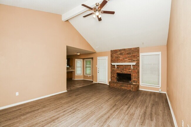 Photo - 829 Minuteman Dr