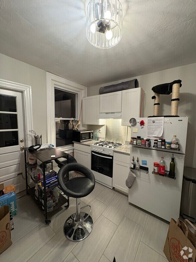Building Photo - 42B Maple St Unit 1 Rental