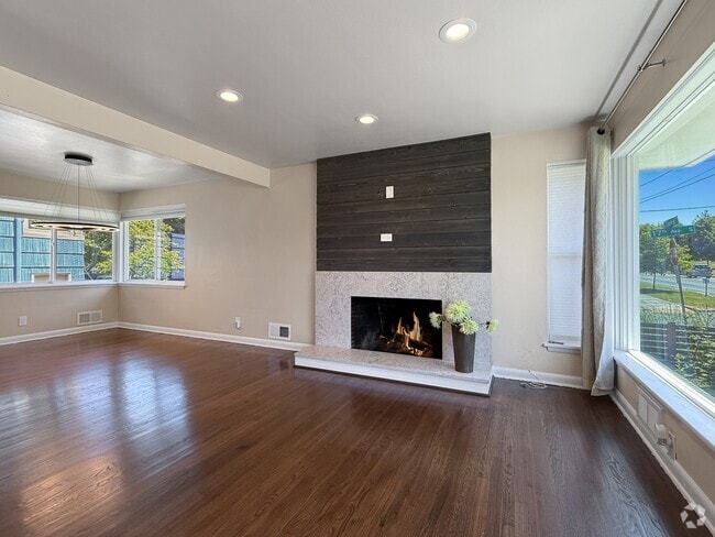 Building Photo - 1618 S Spokane St Rental