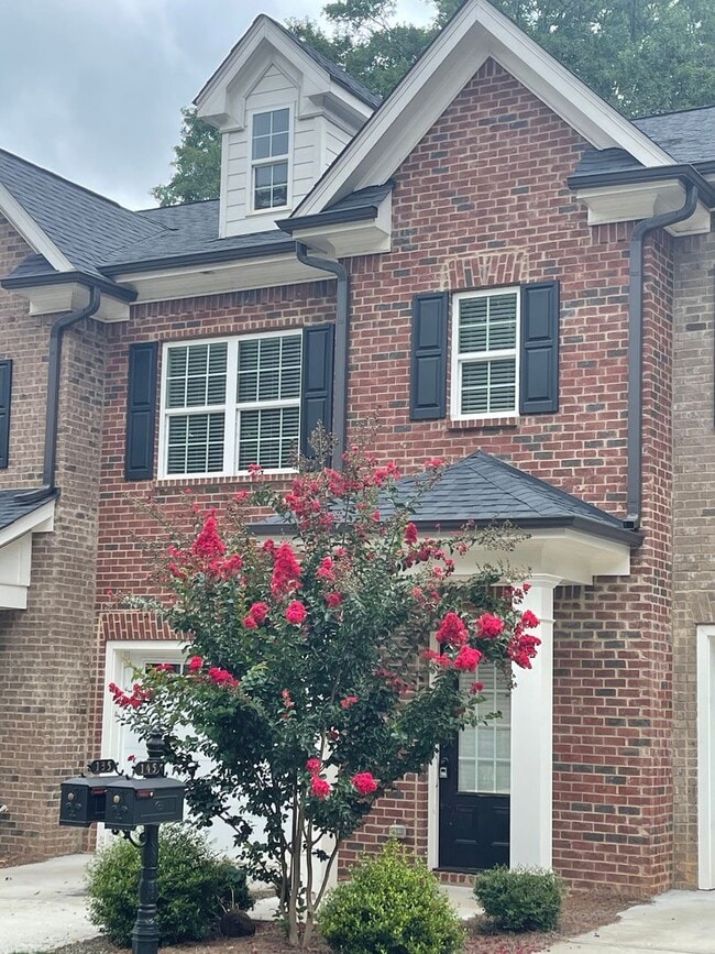 Building Photo - 3 Bedrooms 2.5 Baths Condo in Downtown Watkinsville!