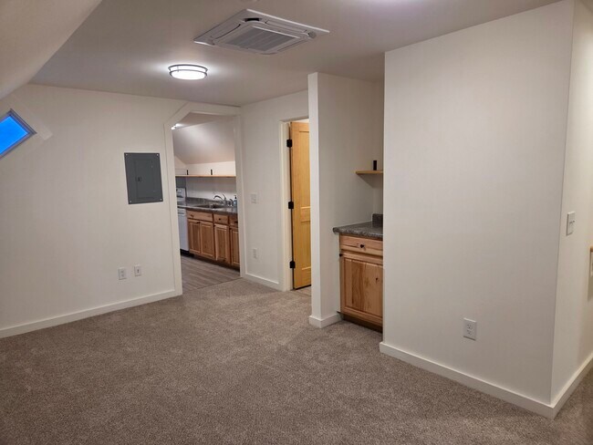 Building Photo - 73 Goshen Rd