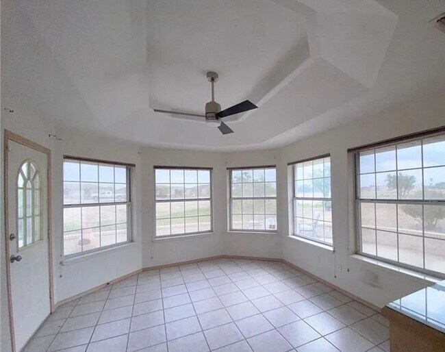 Photo - 610 Lake View Dr