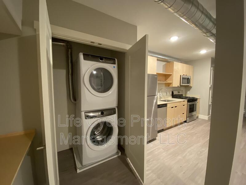 Photo - 619 Emerald Ave NE