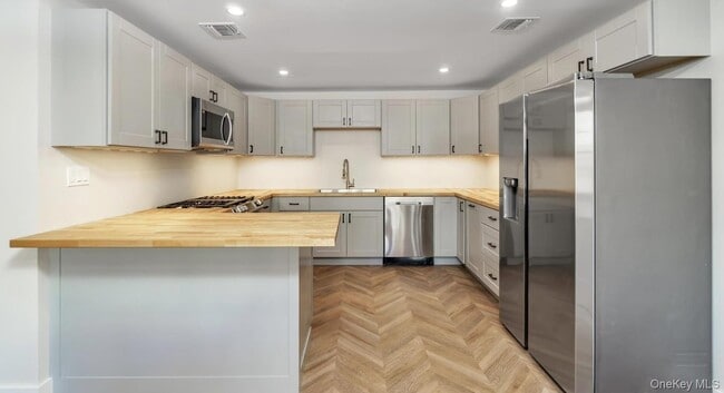 Photo - 67 Maple Ave