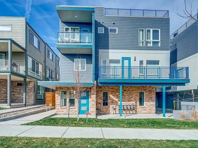 Building Photo - 1925 Hooker St