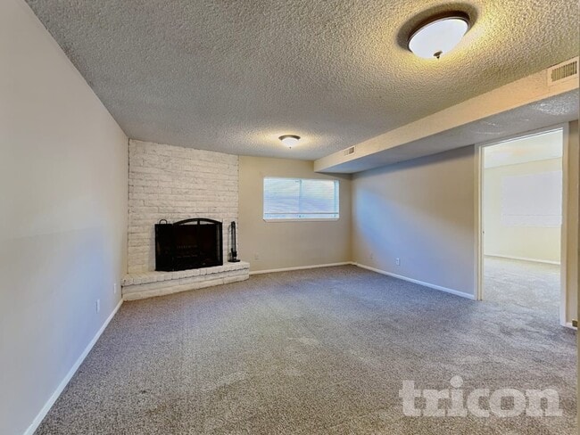 Photo - 1270 Kings Row