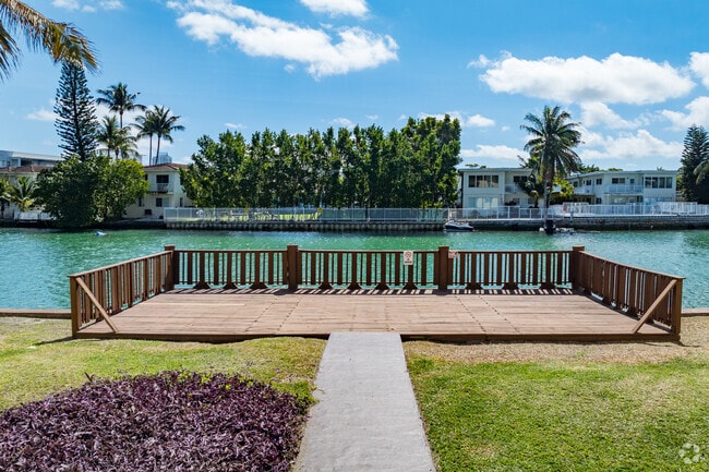 Lookout Deck - 160 S Shore Dr Apartments