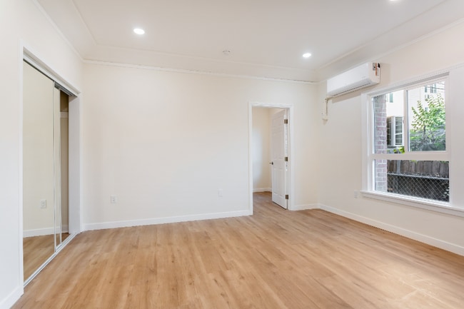 Photo - 5503 Romaine St Unidad 107