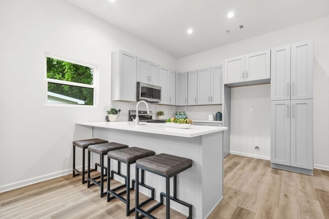 Photo - 1223 Oakland Dr SW