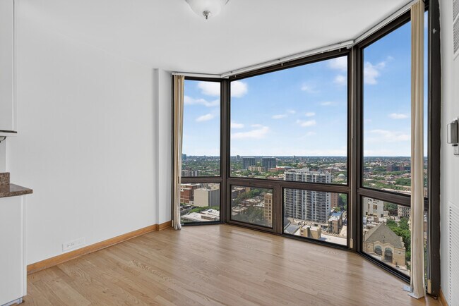 Photo - 2650 N Lakeview Ave Unit 2801