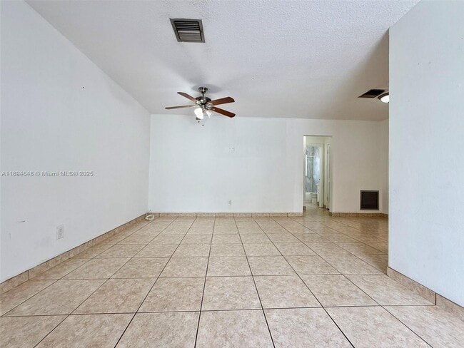 Building Photo - 206 SE 9th Ct Unit 3