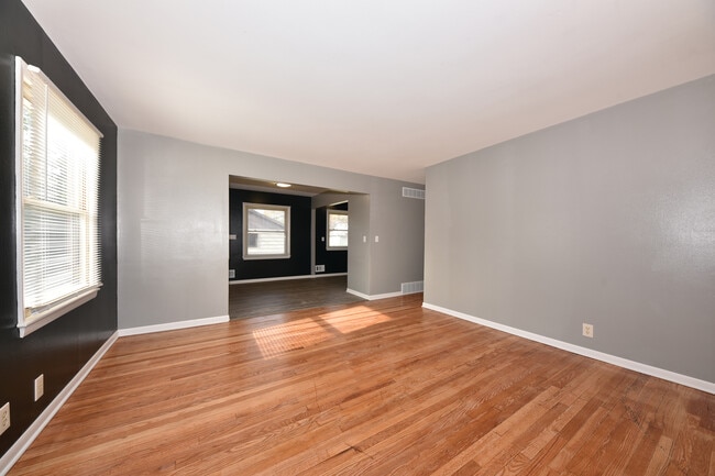 Photo - 5101 N 83rd St