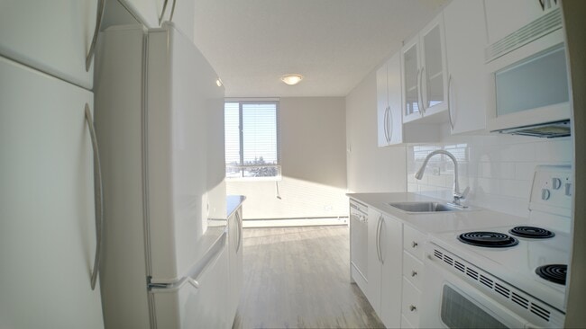 Building Photo - 11147 Whyte Ave NW Unit 702