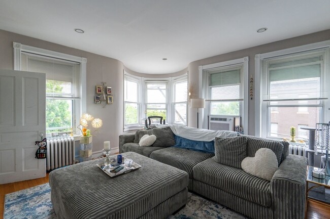 Photo - Melrose section 1 bed very spacious Unit 1601 Jackson 3rd Fl