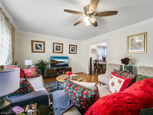 Photo - 135 Hawthorne Ave