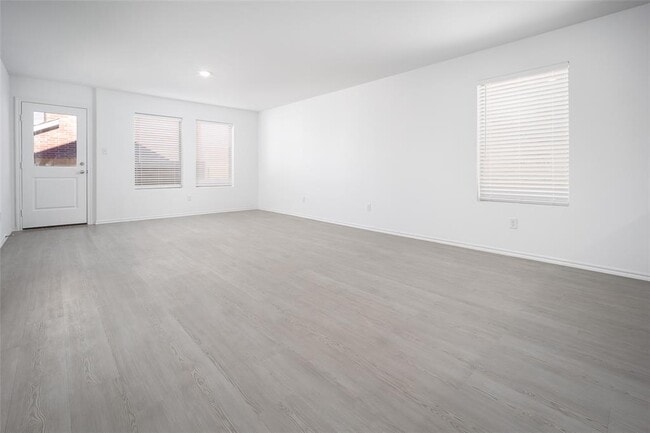 Photo - 2023 Delphine Dr