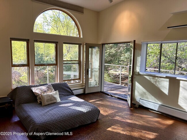 Photo - 410 N Mill St