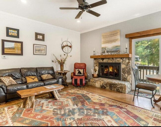 Photo - Adorable 2 Bedroom - Central Incline! 1 Do...