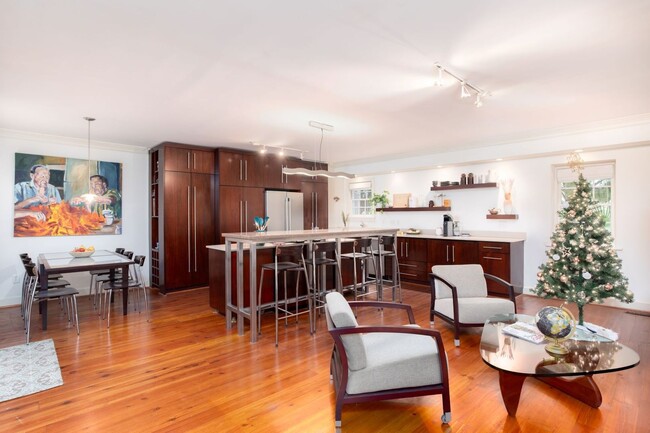 Charming Charleston Three Bedroom Condo on... - Charming Charleston Three Bedroom Condo on...