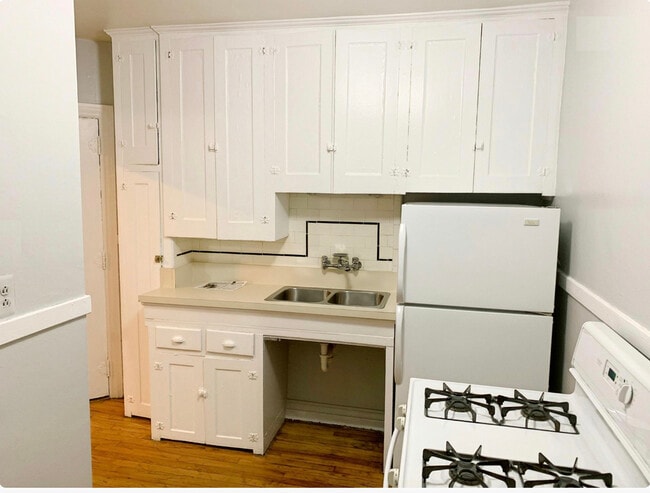 Photo - Virginia Apartments