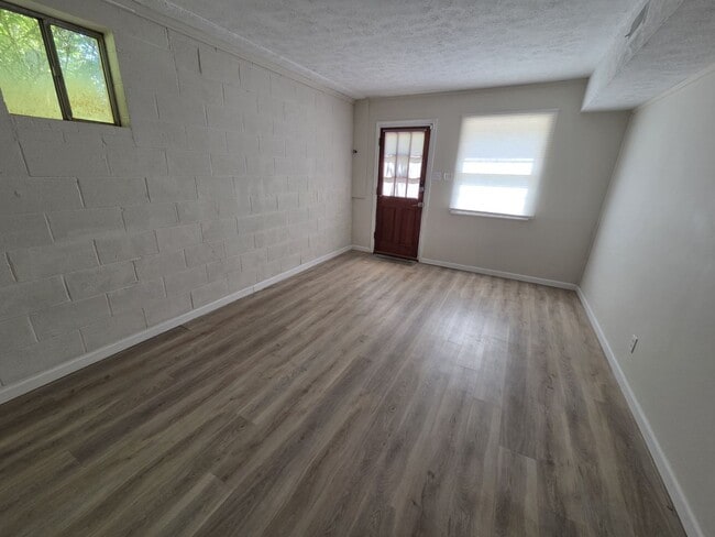 Building Photo - College Park Subdivision - 4-5 BR Single Family Home