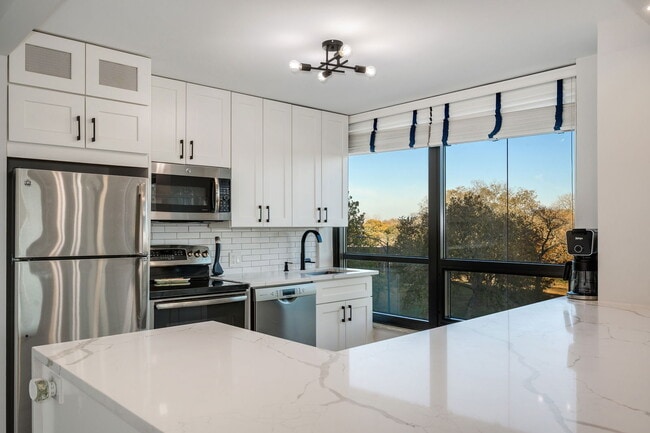 Photo - 2020 N Lincoln Park W Unit 3G