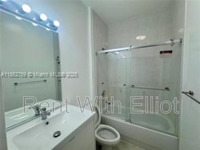 Photo - 5004 S Harbor Isles Dr