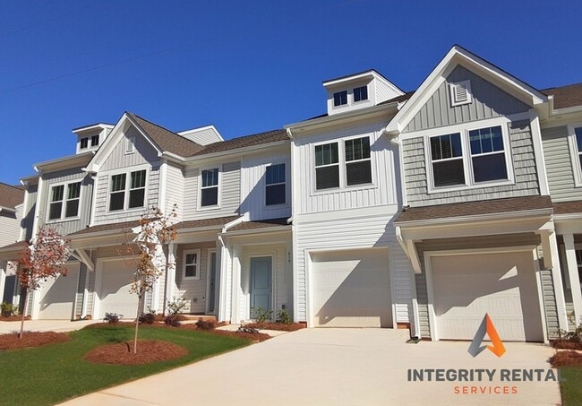 Building Photo - 3 br townhome Walking Distance to Downtown Albemarle! Ready now!