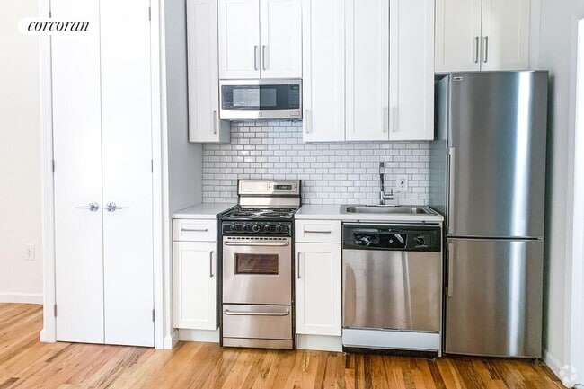 Building Photo - 128 W 13th St Rental
