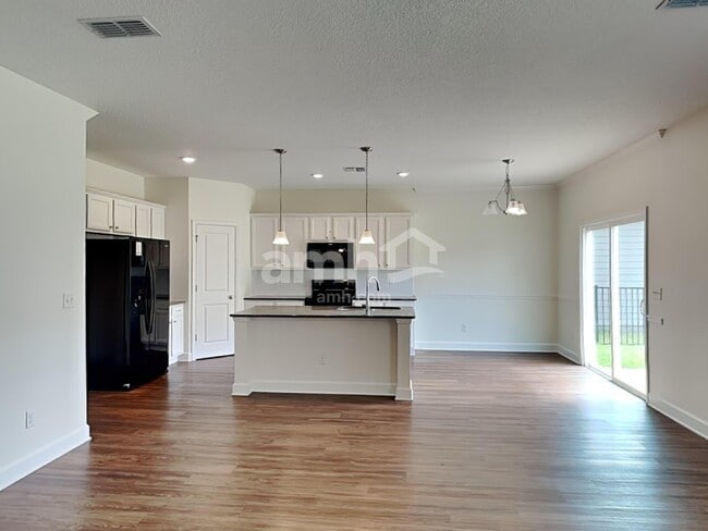 3058 Creek Village Ln