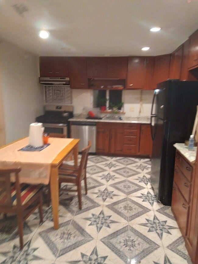 Building Photo - 569 W Broadway