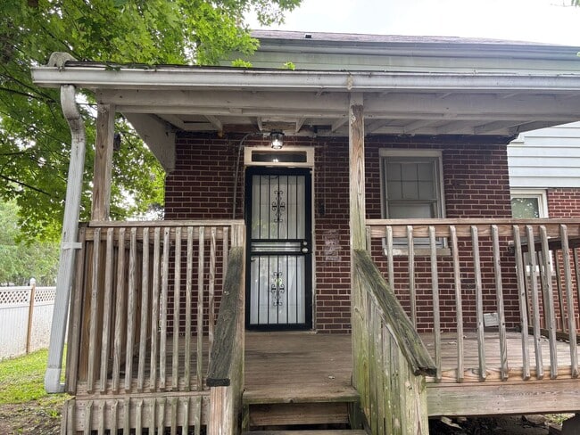 Photo - 516 Wrexham Ave